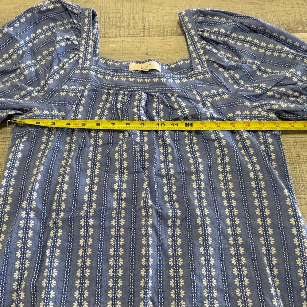 Loft Blue Denim/Linen Style Puff Sleeve Embroidered Blouse Size Medium - Picture 8 of 10